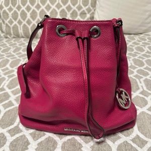 Michael Kors Jules Bucket Bag